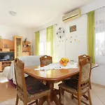 Appartamento By The Sea Slatine, Ciovo - 4871
